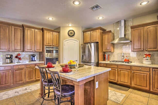 Building Photo - 3759 E Fruitvale Ave