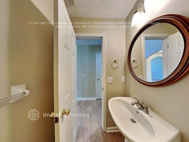 Building Photo - 1424 Fairbrooke Ct