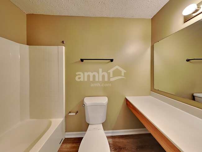 Building Photo - 5272 Gobel Dr