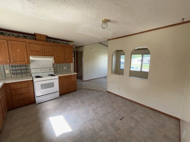 Building Photo - 3100 Cantabrian Dr