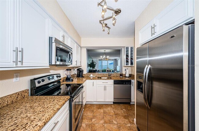Building Photo - 6105 Bahia Del Mar Cir
