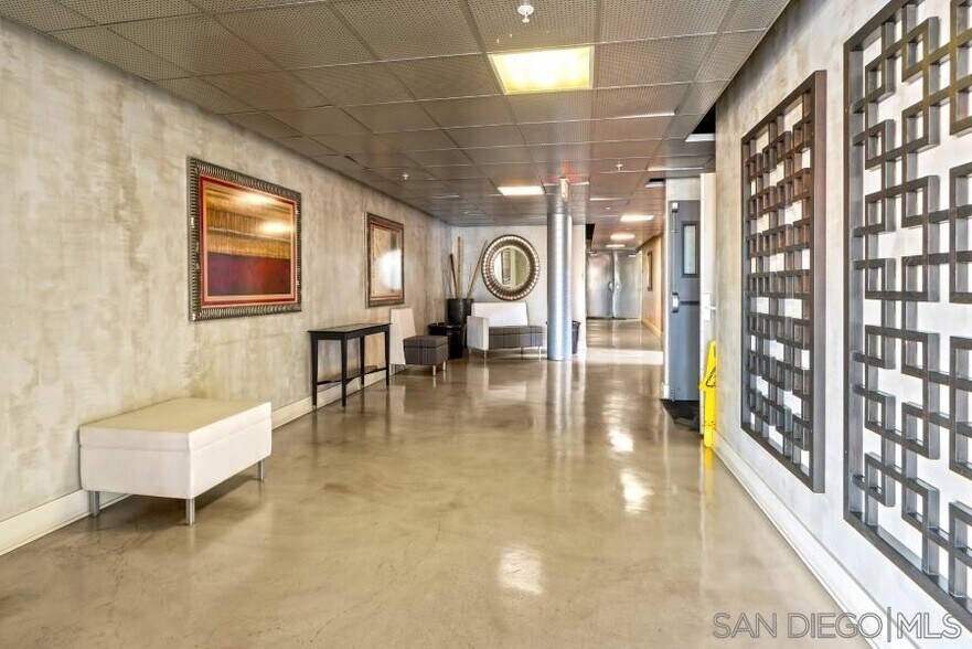Lobby - 1643 6th Ave