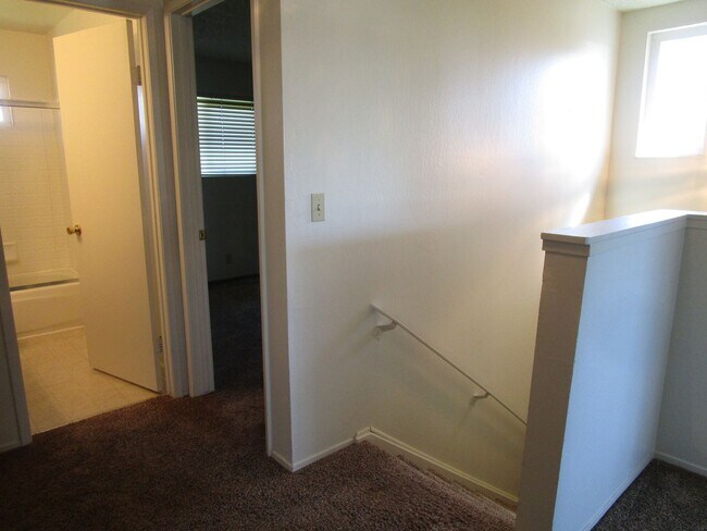 Building Photo - 404 Coot Ln