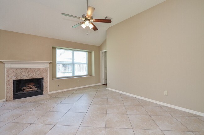 Building Photo - 20430 Drakewood Dr