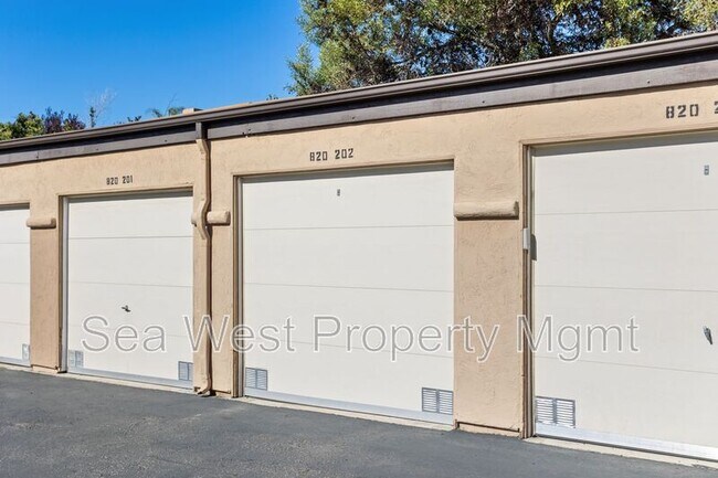 Building Photo - 820 Encinitas Blvd