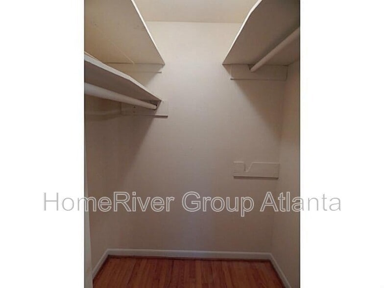 Building Photo - 2447 Tiffany Pl