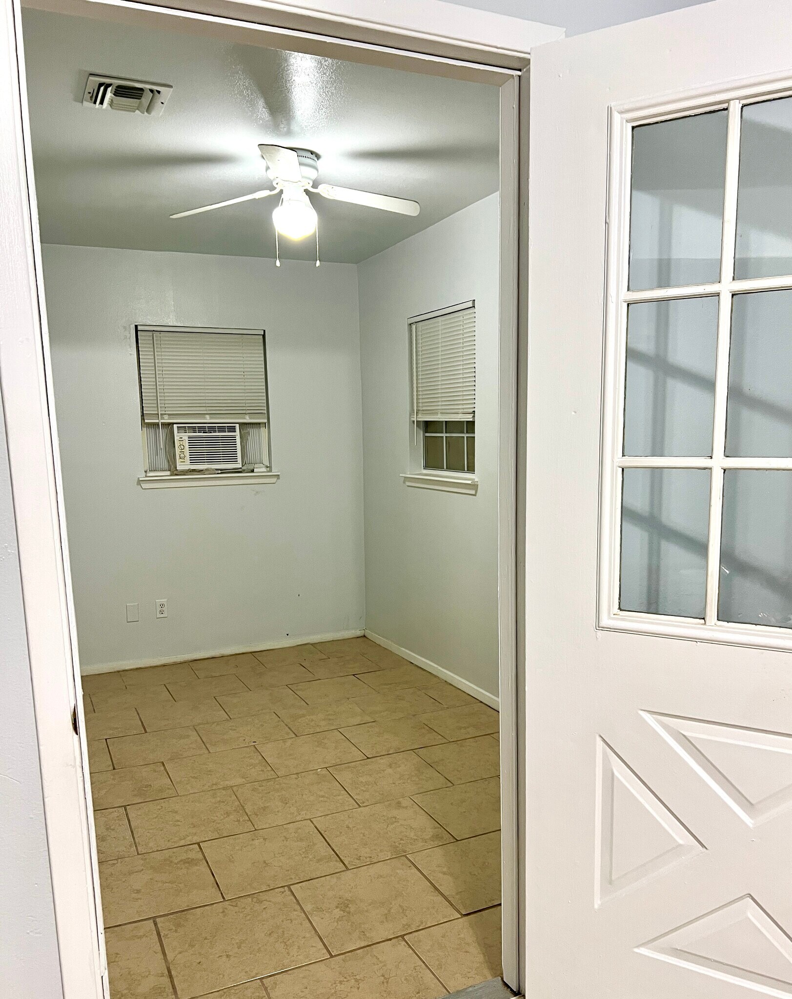 Building Photo - 2112 Tanglewood St