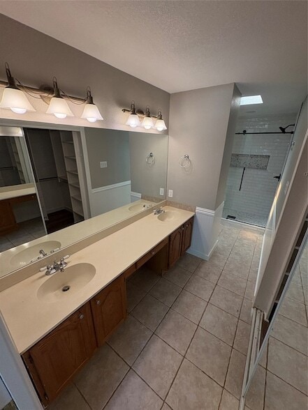 Building Photo - 2710 Vistaview Dr