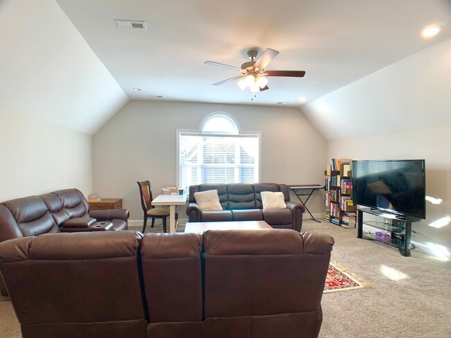 Building Photo - 260 Bluebriar Trace