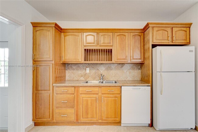 Building Photo - 3635 SW 88th Ct