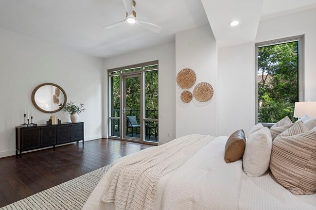 Building Photo - 905 Juniper St NE