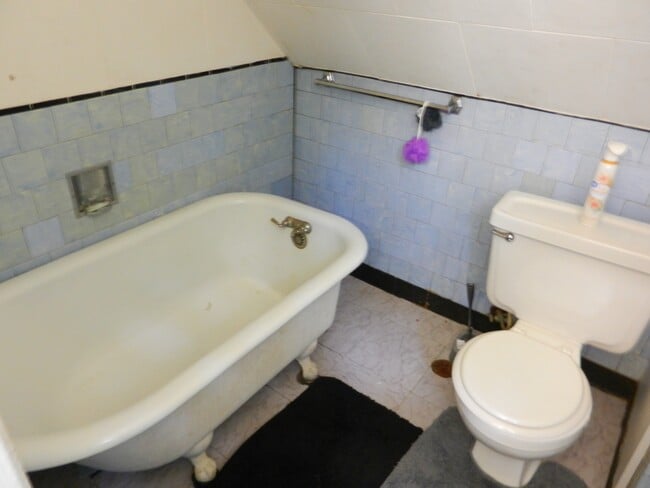 Building Photo - 1730 Willow Ave