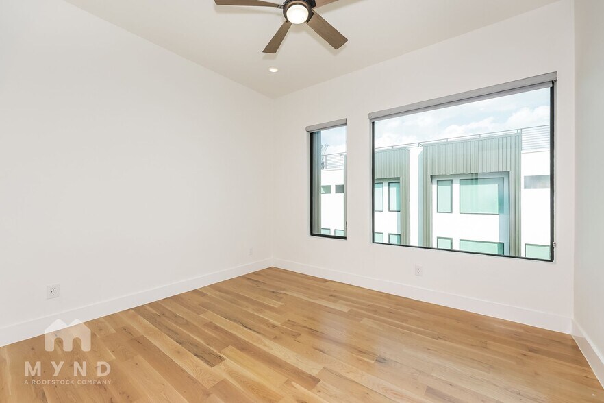 Building Photo - 1012 Mobile St