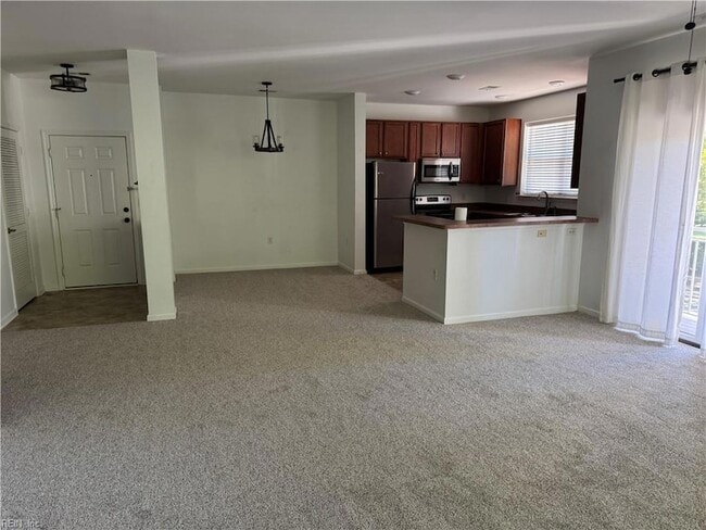 Building Photo - 932 Southmoor Dr