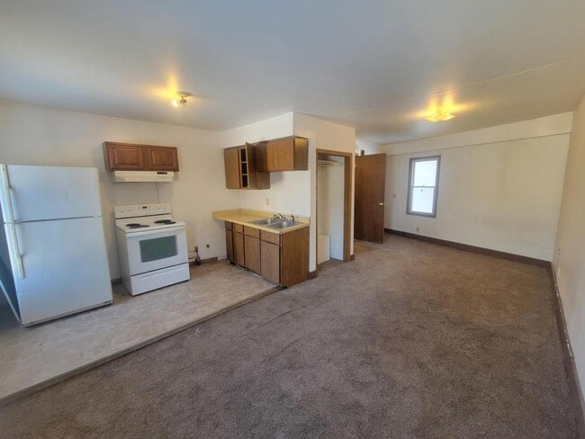 Building Photo - 425 S 6th St