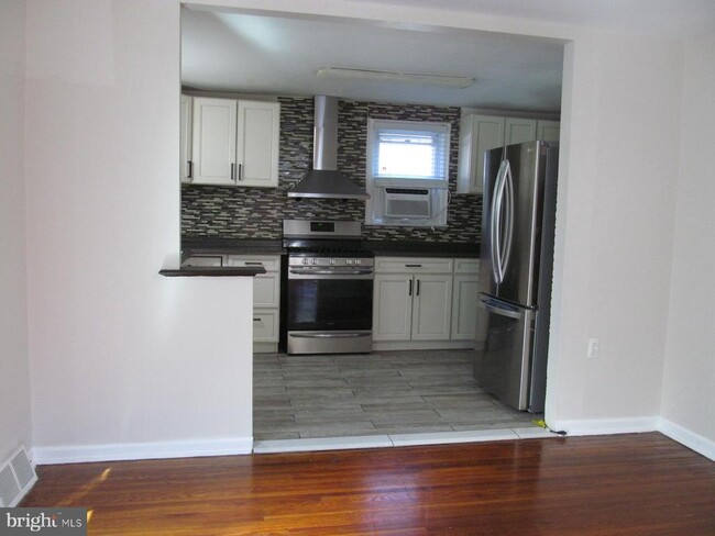 Building Photo - 504 Acorn St