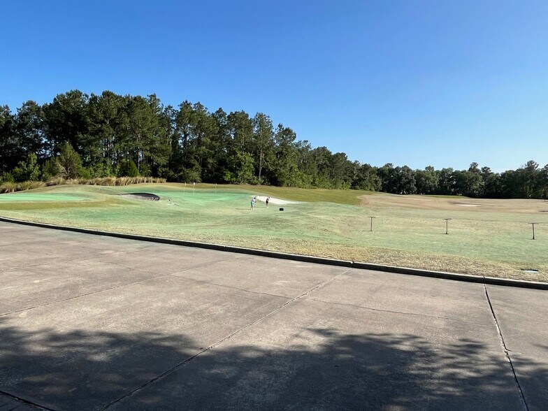 King & Bear driving range and practice green - 100 Laterra Links Cir