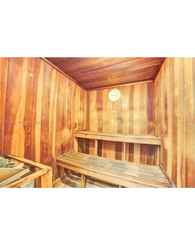 Building Photo - 7787 Golf Cir Dr