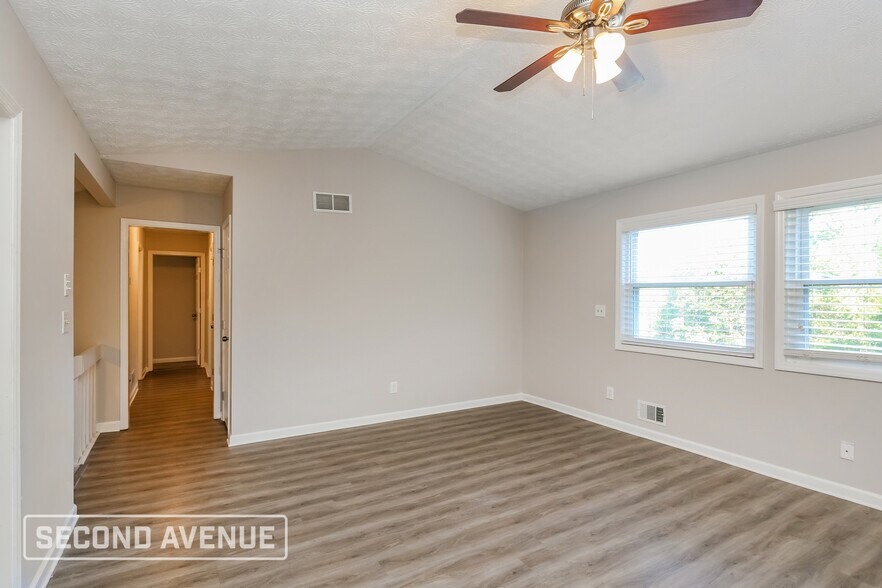 Building Photo - 6290 Silver Spur Dr