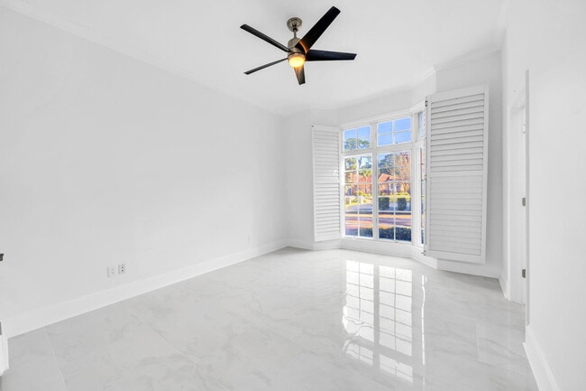 Building Photo - 1524 Glenlake Cir