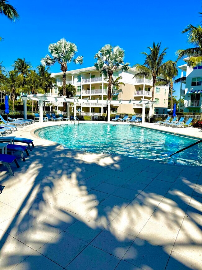 Building Photo - 341 Bay Colony Dr N