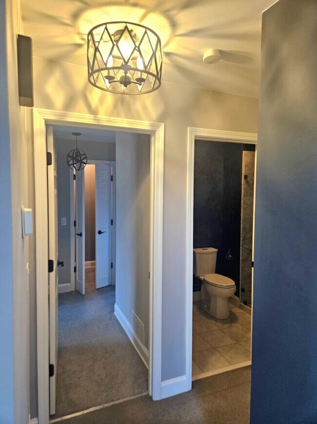 Building Photo - 755 Golf Ln