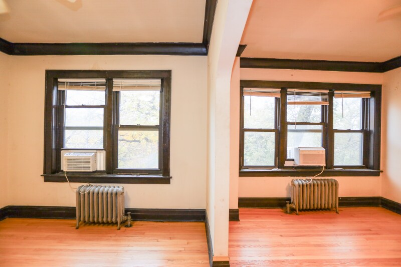 Building Photo - 2039 W Wellington Ave