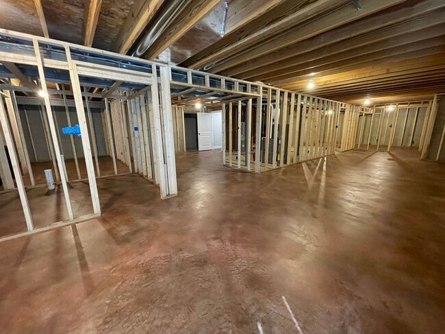 Building Photo - Beautiful 3 Bed / 2 Bath Home with 3-Car G...