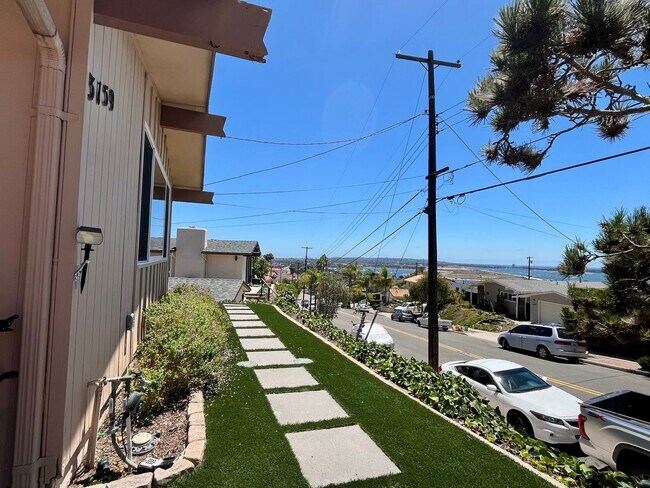 Building Photo - 4 Bedroom 2.5 Bathroom Home, Newly renovat...