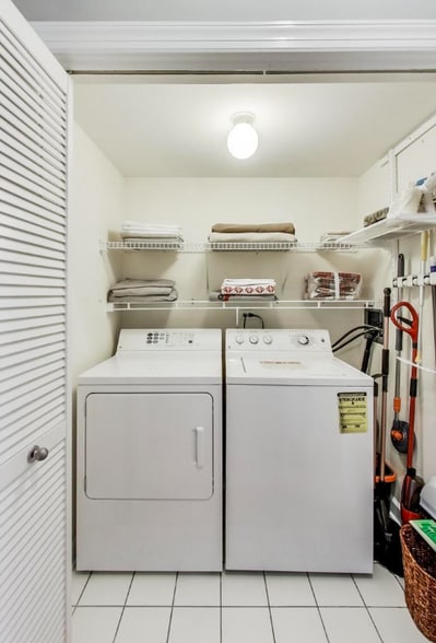 Building Photo - 2627 W Belmont Ave