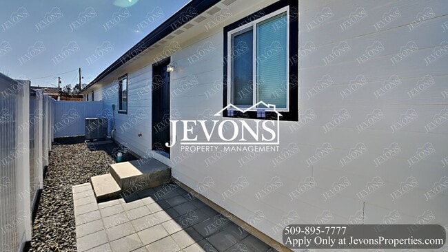 Building Photo - 1912 W Mead Ave