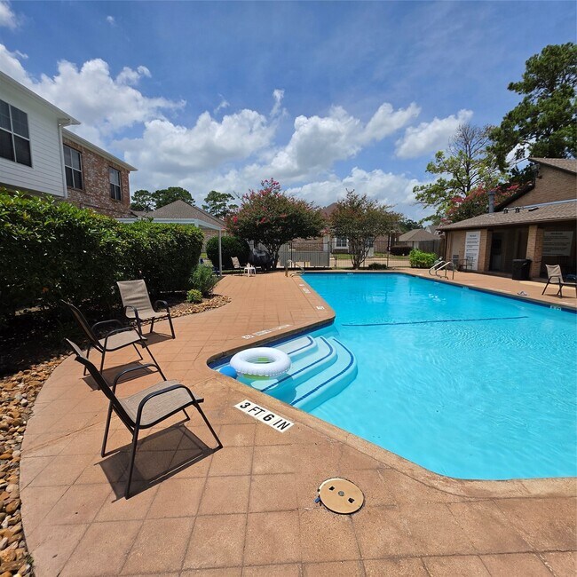 Building Photo - 12755 Mill Ridge Dr