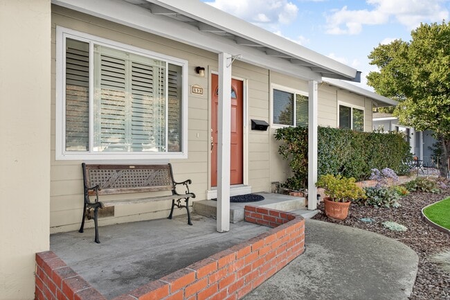 Building Photo - 899 Ebbetts Dr