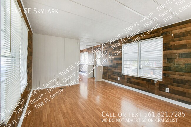 Building Photo - 8342 SE Skylark Ave