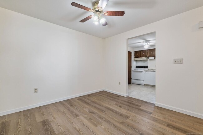 Building Photo - 339 Dunfey Ln