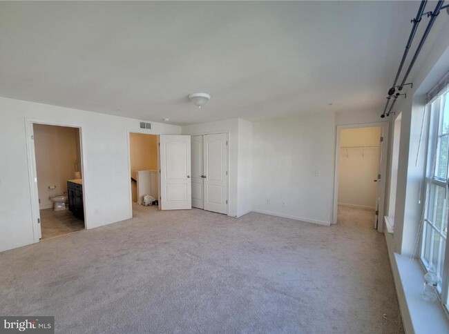 Building Photo - 17026 Beveridge Dr