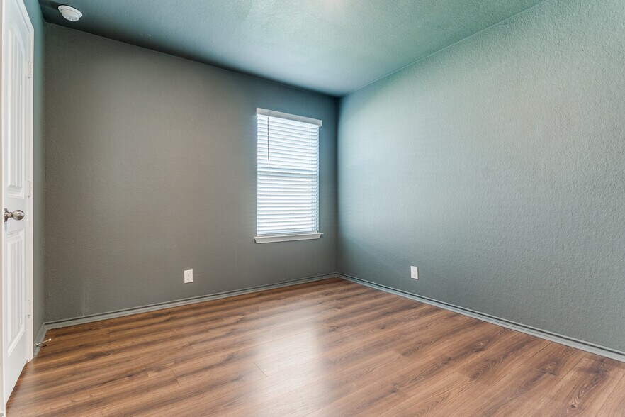 Second Bedroom - 5518 Salado Fls