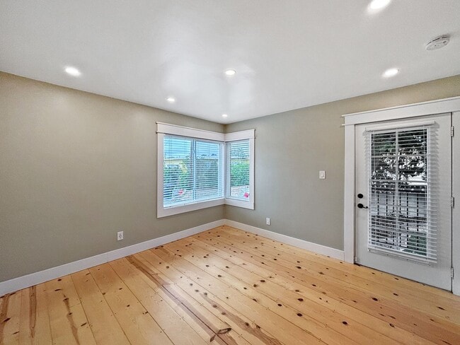 Building Photo - SD: Charming 2BD/2BA Home in La Mesa with Wraparound Porch, Turf Backyard & Attached Garage