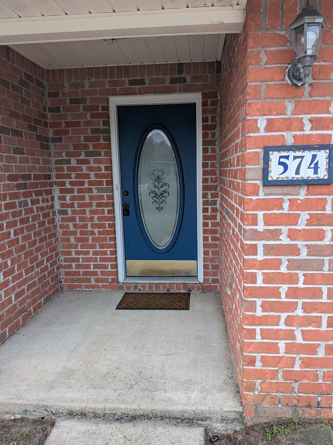 Building Photo - 574 Rough Leaf Ln