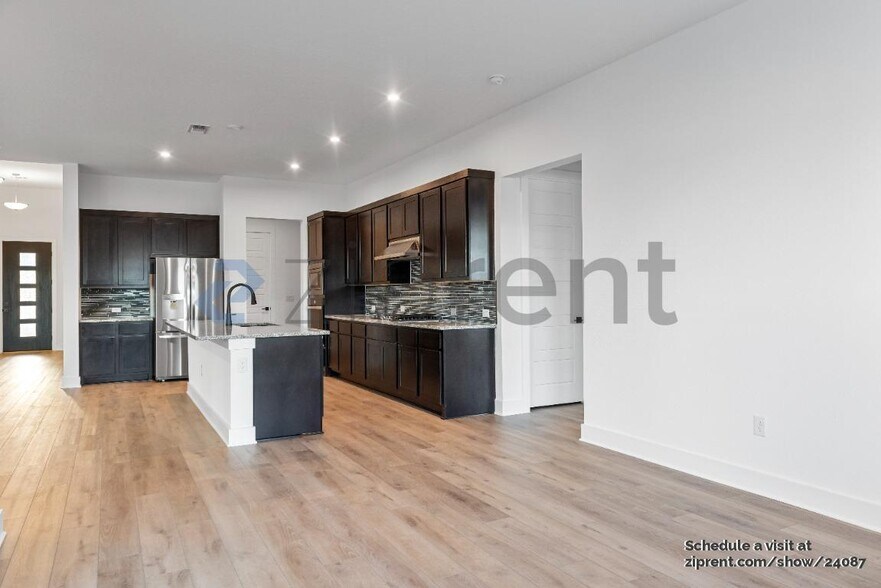 Building Photo - 616 Hallwood Dr