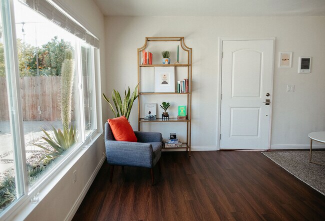 Building Photo - 4588 Winona Ave