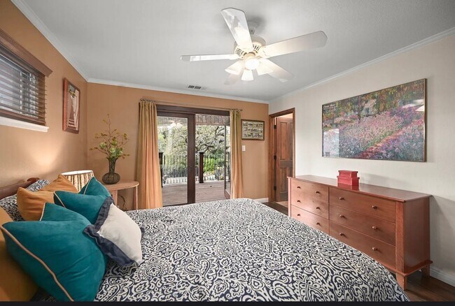 Building Photo - 6 Bed 4 Bath In Alamo