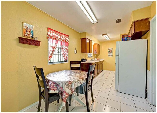 Building Photo - 538 Glenvale Dr