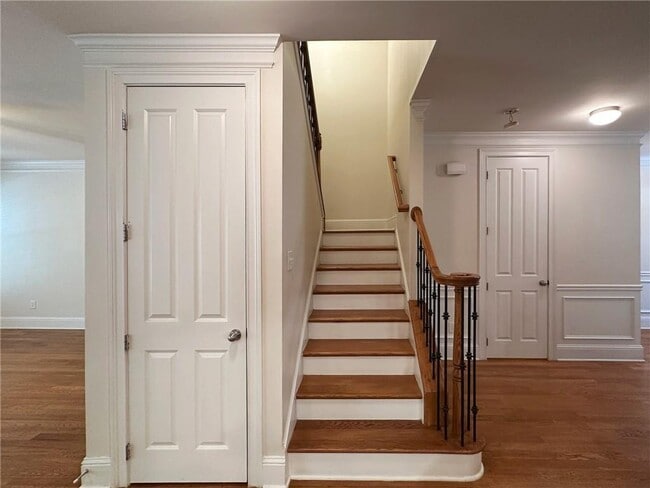 Building Photo - 5132 Meridian Ln