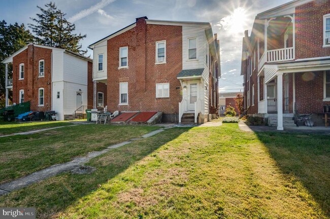 Building Photo - 121 W Arch St