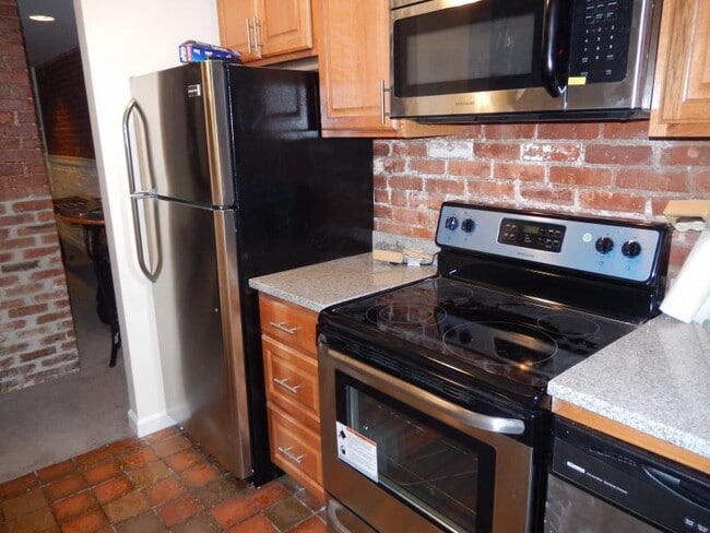 Building Photo - 16 Westland Ave