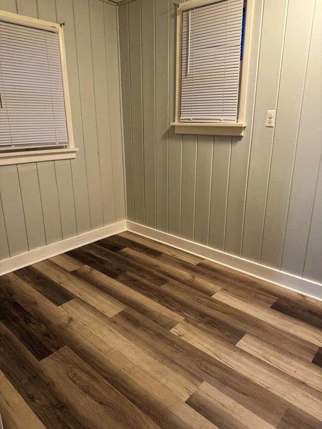 Building Photo - 318 W Hurlbut Ave