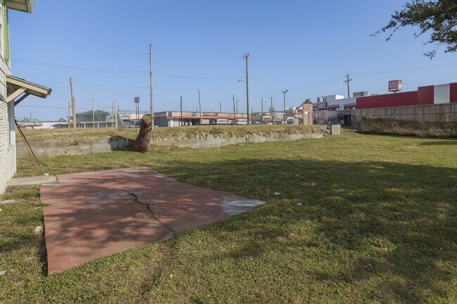 Building Photo - 6113 Ave Q 1/2