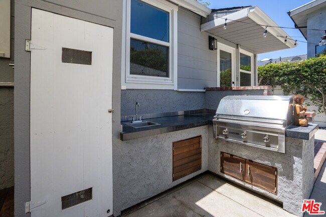 Building Photo - 3762 Barry Ave