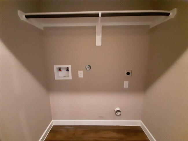 Building Photo - 9864 Grosbeak Ln